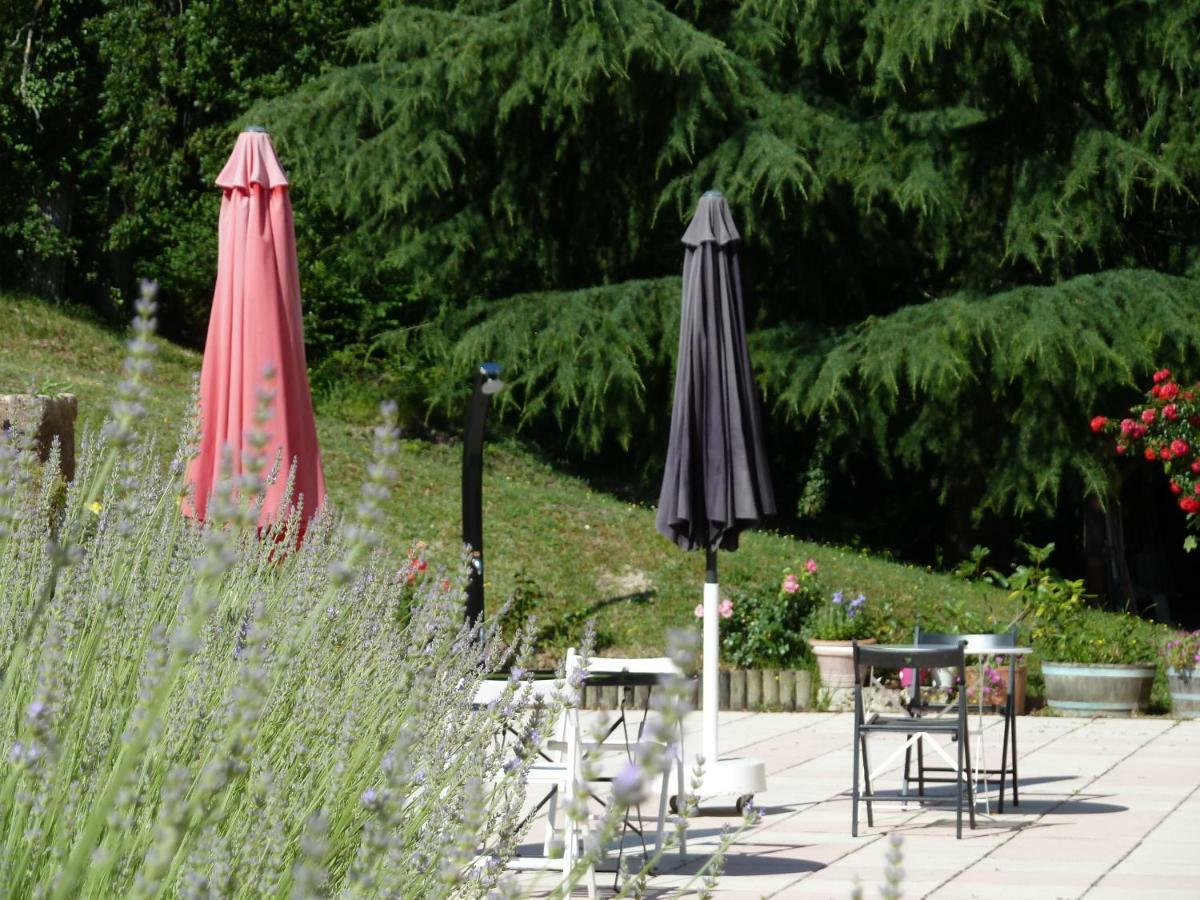 En Rouge Et Noir Acomodação com café da manhã Monbazillac Exterior foto