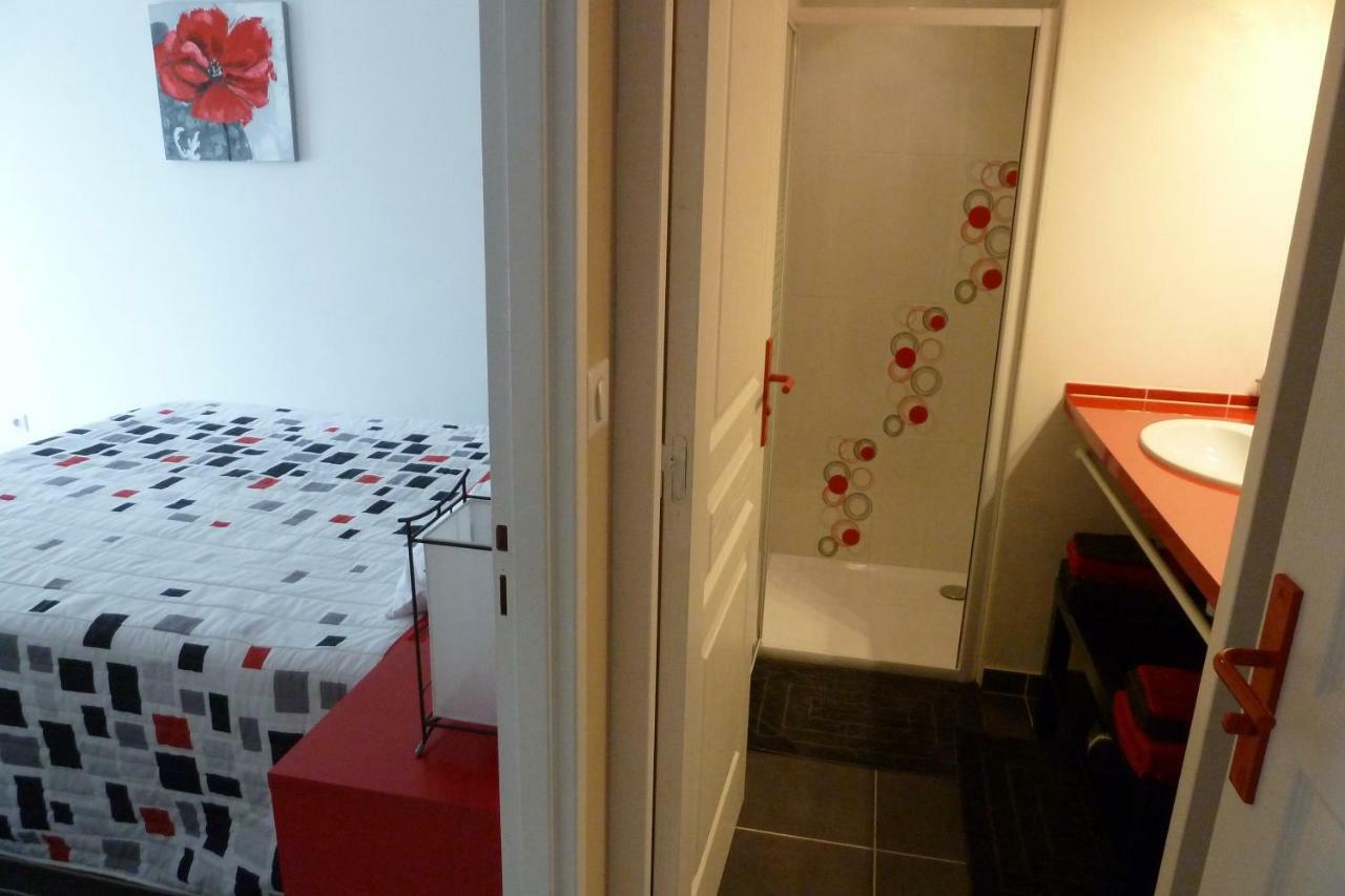 En Rouge Et Noir Acomodação com café da manhã Monbazillac Exterior foto