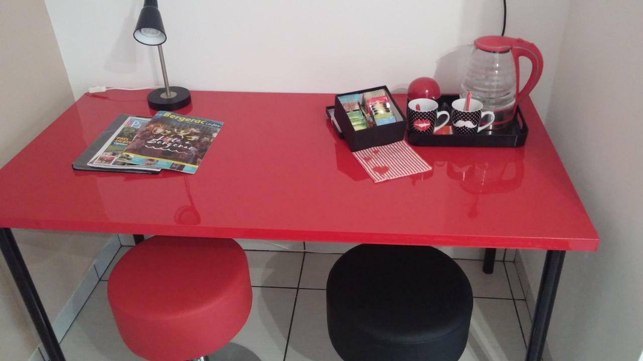 En Rouge Et Noir Acomodação com café da manhã Monbazillac Exterior foto